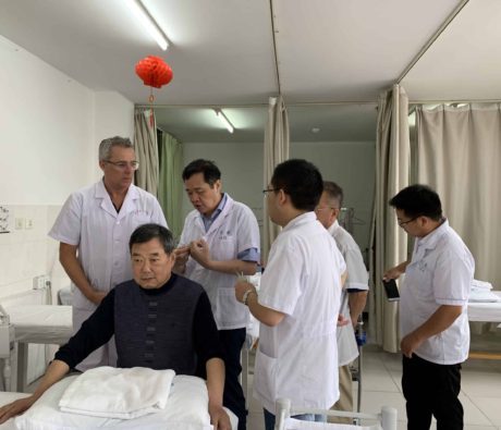 Learning the application of effective acupuncture from Dr. Yang Jun
